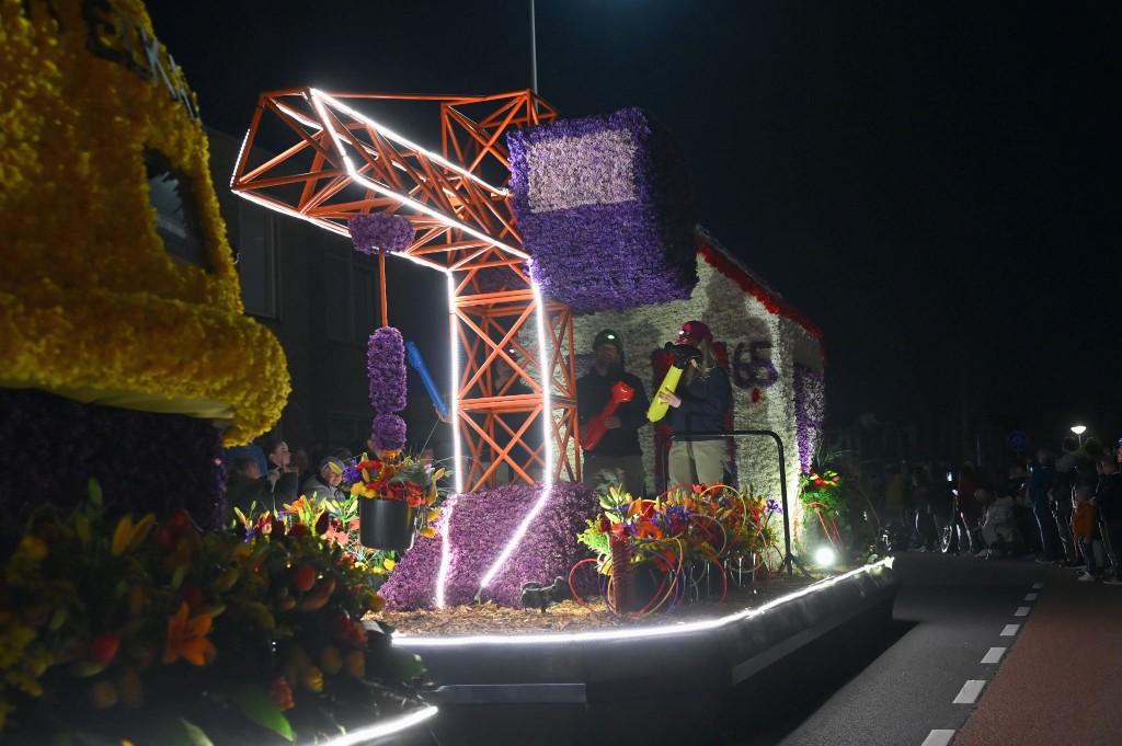 ../Images/Verlicht bloemencorso 2025 110.jpg
